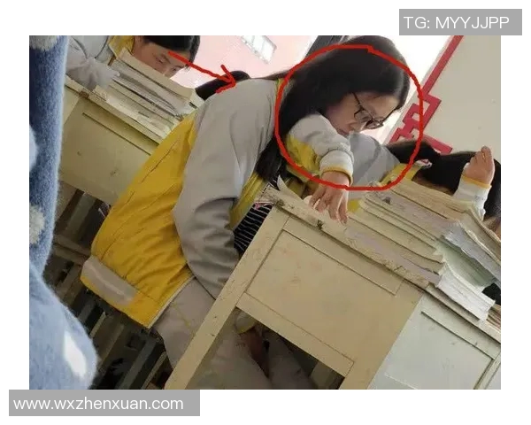 我的女足球明星同桌带我领略绿茵场上的激情与梦想