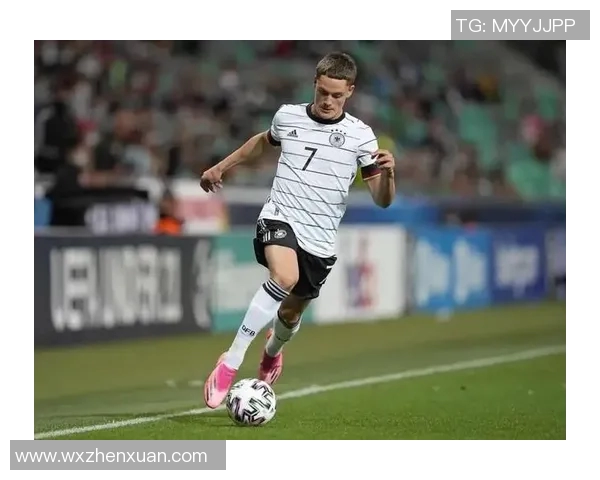 足球明星庆祝时刻高清图片展示激情与荣耀的瞬间